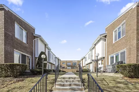 9620 S Karlov Ave, Oak Lawn, IL 60453