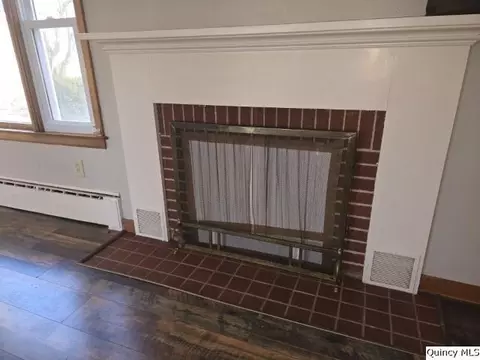 825 Augusta Rd, Carthage, IL 62321 photo 7