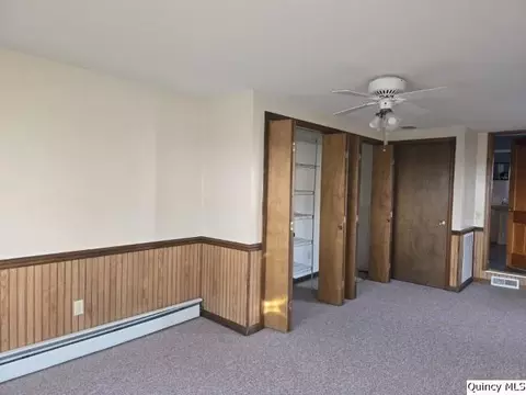 825 Augusta Rd, Carthage, IL 62321 photo 22
