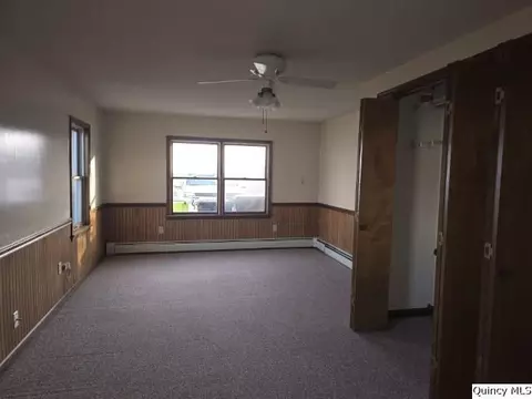 825 Augusta Rd, Carthage, IL 62321 photo 21