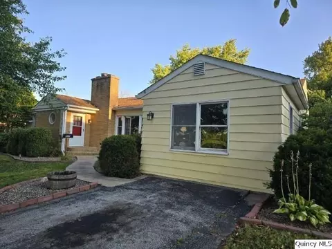 825 Augusta Rd, Carthage, IL 62321 photo 23
