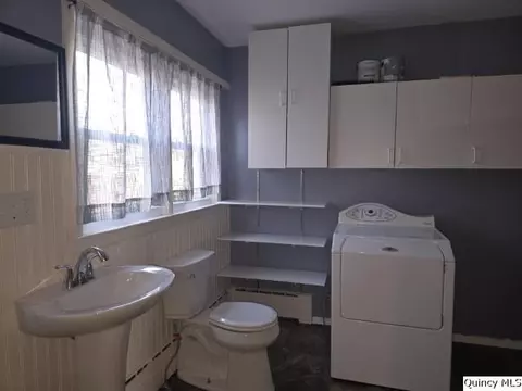 825 Augusta Rd, Carthage, IL 62321 photo 18