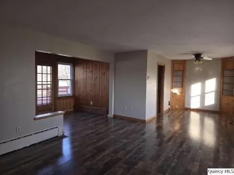 825 Augusta Rd, Carthage, IL 62321 photo 6