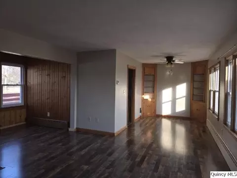 825 Augusta Rd, Carthage, IL 62321 photo 5
