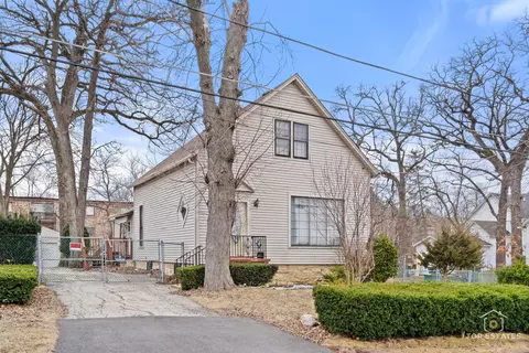 17 Lake St, Lake Zurich, IL 60047