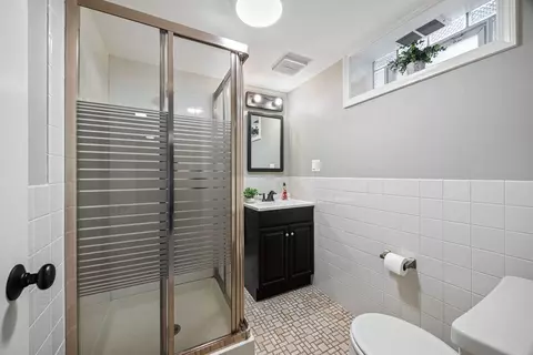 Bath - 5824 Prospect Ave, Berkeley, IL 60163 photo 2 of 3