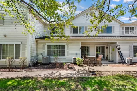 85 Braxton Ln #85, Aurora, IL 60504