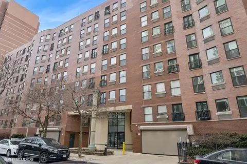711 W Gordon Ter #318, Chicago, IL 60613