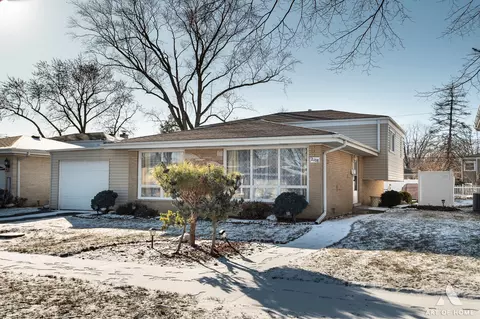 2108 Webster Ln, Des Plaines, IL 60016