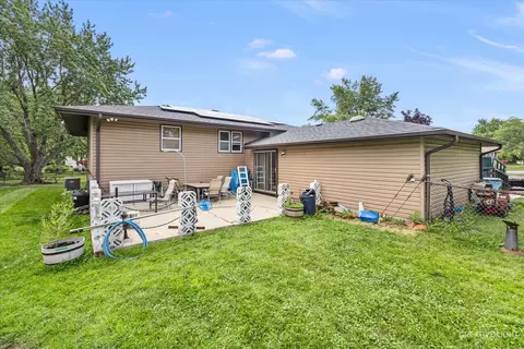 Exterior - 4005 Winston Dr, Hoffman Estates, IL 60192 photo 6 of 12
