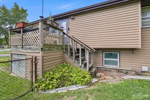 Exterior - 4005 Winston Dr, Hoffman Estates, IL 60192 photo 11 of 12