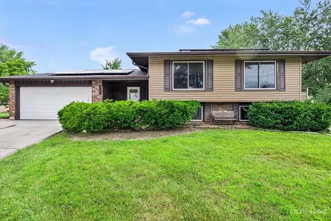 4005 Winston Dr, Hoffman Estates, IL 60192