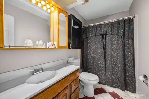 Bath - 4005 Winston Dr, Hoffman Estates, IL 60192 photo 1 of 3