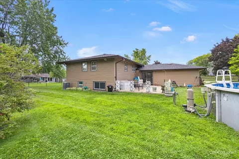 Exterior - 4005 Winston Dr, Hoffman Estates, IL 60192 photo 7 of 12