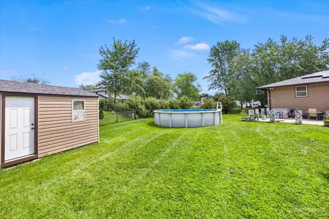 Exterior - 4005 Winston Dr, Hoffman Estates, IL 60192 photo 8 of 12