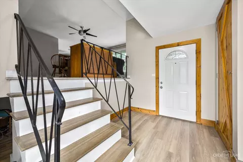 Entry Way - 4005 Winston Dr, Hoffman Estates, IL 60192 photo 2 of 2