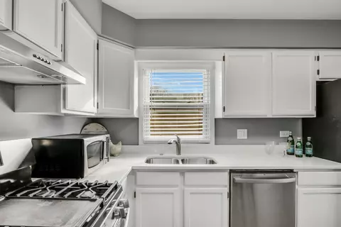 Kitchen - 1110 Fischer St, Wheaton, IL 60189 photo 2 of 2