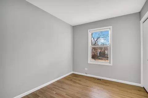Bedroom - 1110 Fischer St, Wheaton, IL 60189 photo 2 of 2