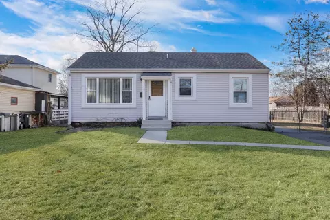 1110 Fischer St, Wheaton, IL 60189