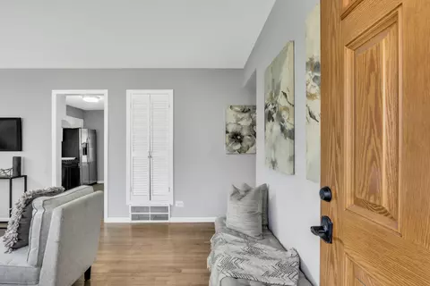 Entry Way - 1110 Fischer St, Wheaton, IL 60189 photo 1 of 2