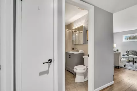 Entry Way - 1110 Fischer St, Wheaton, IL 60189 photo 2 of 2
