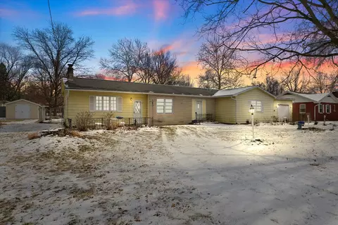 3 Hickory Ln, Villa Grove, IL 61956