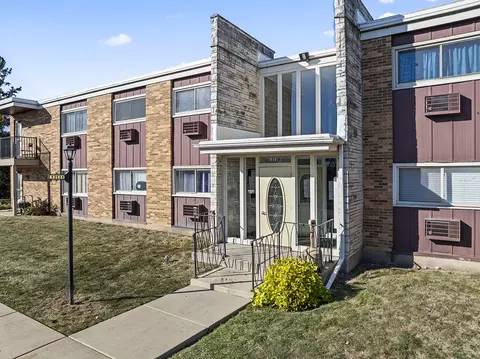 1313 S B S Rebecca Rd #212, Lombard, IL 60148