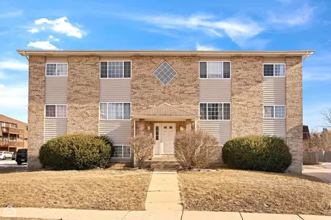1261 Getzelman Dr #C, Elgin, IL 60123