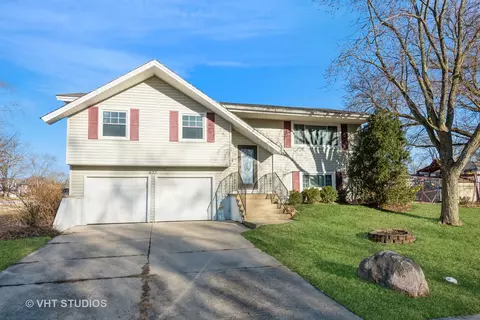 433 S Salem Dr, Schaumburg, IL 60193