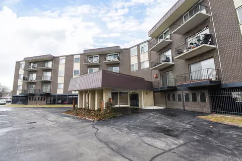 9820 S Pulaski Rd #102, Oak Lawn, IL 60453