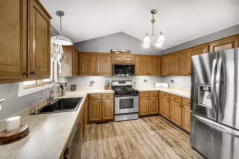 Kitchen - 704 Edgewater Dr, Minooka, IL 60447 photo 1 of 2