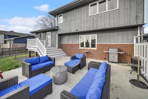 Exterior - 704 Edgewater Dr, Minooka, IL 60447 photo 3 of 7