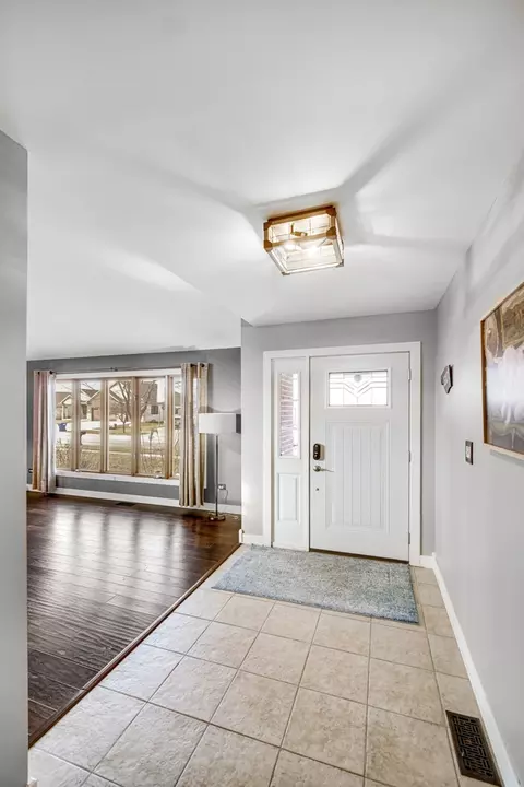 Entry Way - 704 Edgewater Dr, Minooka, IL 60447 photo 1 of 3