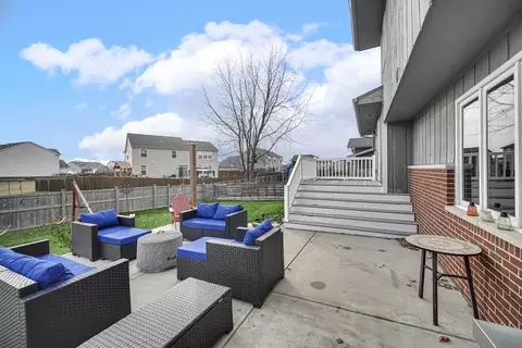 Exterior - 704 Edgewater Dr, Minooka, IL 60447 photo 4 of 7