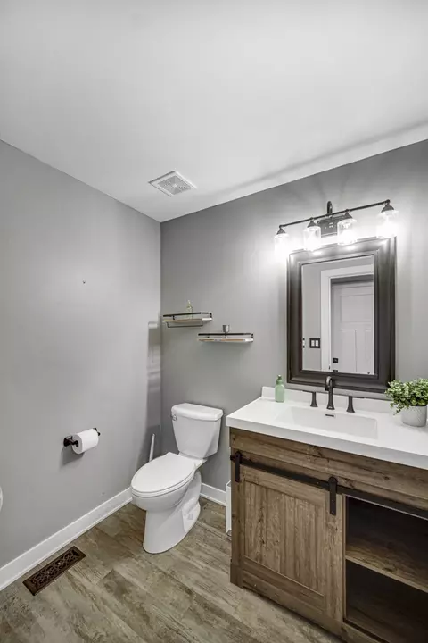 Bath - 704 Edgewater Dr, Minooka, IL 60447 photo 3 of 3