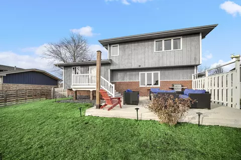 Exterior - 704 Edgewater Dr, Minooka, IL 60447 photo 6 of 7