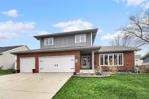 704 Edgewater Dr, Minooka, IL 60447