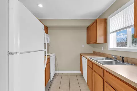Kitchen - 2003 S Mattis Ave #E, Champaign, IL 61821 photo 1 of 5
