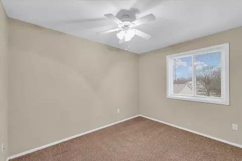 Bedroom - 2003 S Mattis Ave #E, Champaign, IL 61821 photo 4 of 5