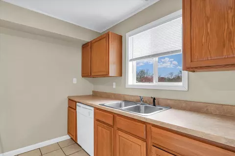 Kitchen - 2003 S Mattis Ave #E, Champaign, IL 61821 photo 3 of 5
