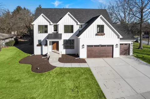 26 W112 Bauer Rd, Naperville, IL 60563