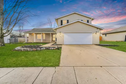 1207 Center St, Mahomet, IL 61853