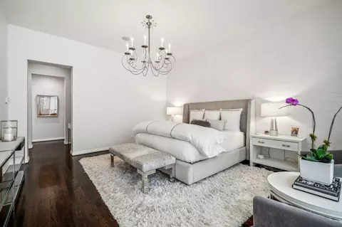 Bedroom - 1017 N Dearborn St, Chicago, IL 60610 photo 2 of 5
