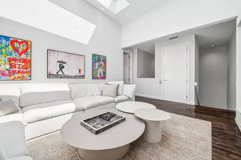 Living - 1017 N Dearborn St, Chicago, IL 60610 photo 8 of 8