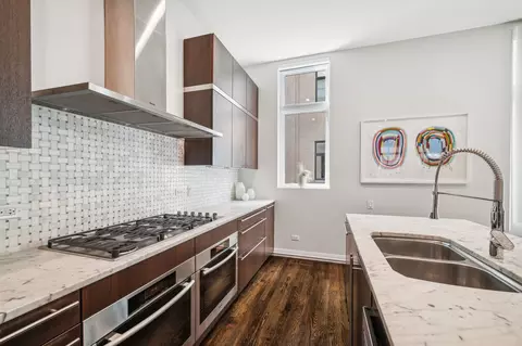 Kitchen - 1017 N Dearborn St, Chicago, IL 60610 photo 2 of 3