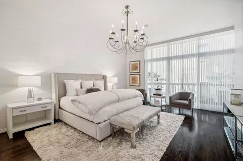 Bedroom - 1017 N Dearborn St, Chicago, IL 60610 photo 1 of 5