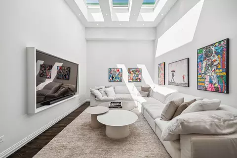 Living - 1017 N Dearborn St, Chicago, IL 60610 photo 7 of 8