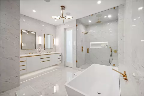 Bath - 1017 N Dearborn St, Chicago, IL 60610 photo 2 of 7