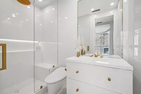 Bath - 1017 N Dearborn St, Chicago, IL 60610 photo 5 of 7