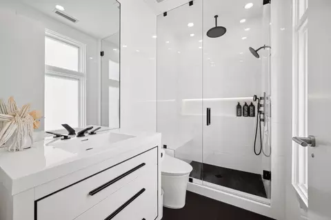 Bath - 1017 N Dearborn St, Chicago, IL 60610 photo 6 of 7